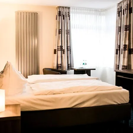 Wiechmanns Weserhotel * 브라케