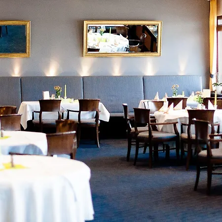 Wiechmanns Weserhotel * براكة