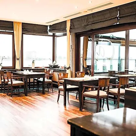 Hotel Wiechmanns Weserhotel 3*